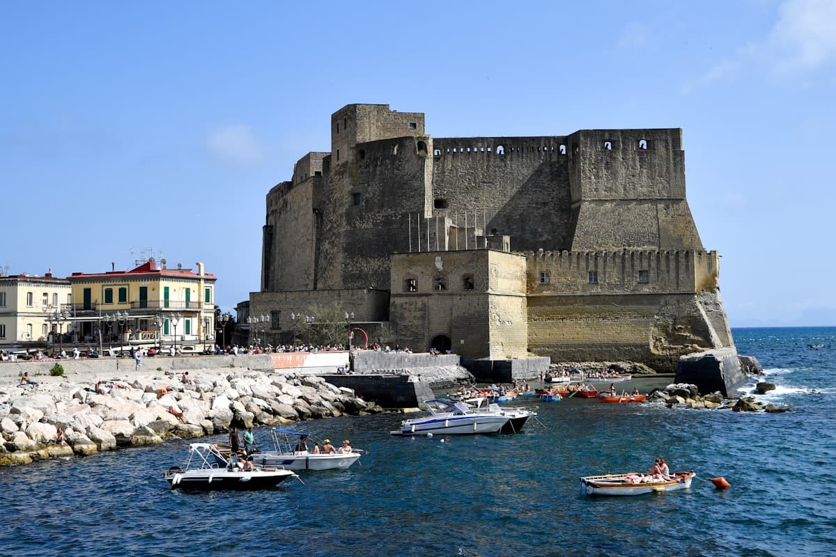 Le Antiche Repubbliche Marinare: Una Storia di Gloria e di Sviluppo